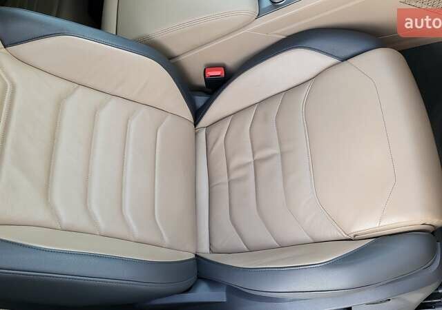 Бежевий Фольксваген Туарег, об'ємом двигуна 2.97 л та пробігом 128 тис. км за 53500 $, фото 41 на Automoto.ua