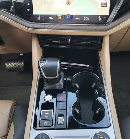 Бежевий Фольксваген Туарег, об'ємом двигуна 2.97 л та пробігом 128 тис. км за 53500 $, фото 49 на Automoto.ua