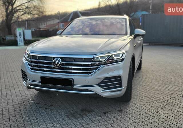 Бежевий Фольксваген Туарег, об'ємом двигуна 2.97 л та пробігом 128 тис. км за 53500 $, фото 1 на Automoto.ua