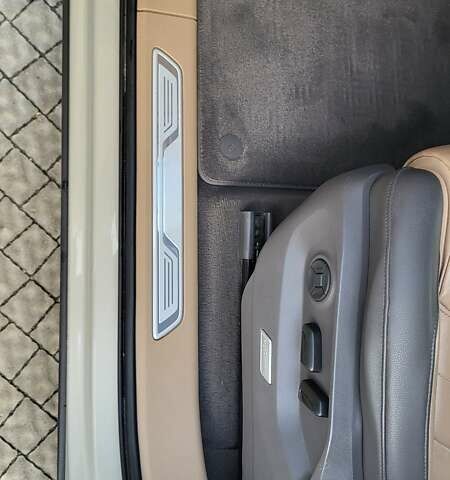 Бежевий Фольксваген Туарег, об'ємом двигуна 2.97 л та пробігом 128 тис. км за 53500 $, фото 55 на Automoto.ua