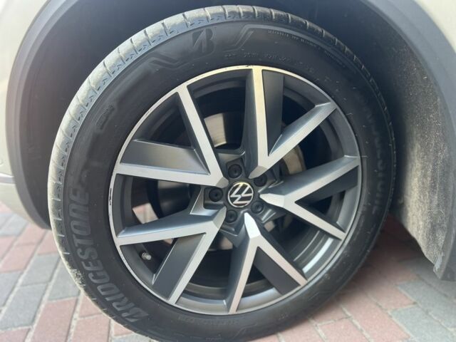 Бежевый Фольксваген Туарег, объемом двигателя 3 л и пробегом 127 тыс. км за 52500 $, фото 5 на Automoto.ua