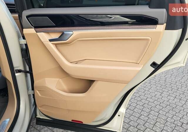 Бежевий Фольксваген Туарег, об'ємом двигуна 2.97 л та пробігом 128 тис. км за 53500 $, фото 61 на Automoto.ua