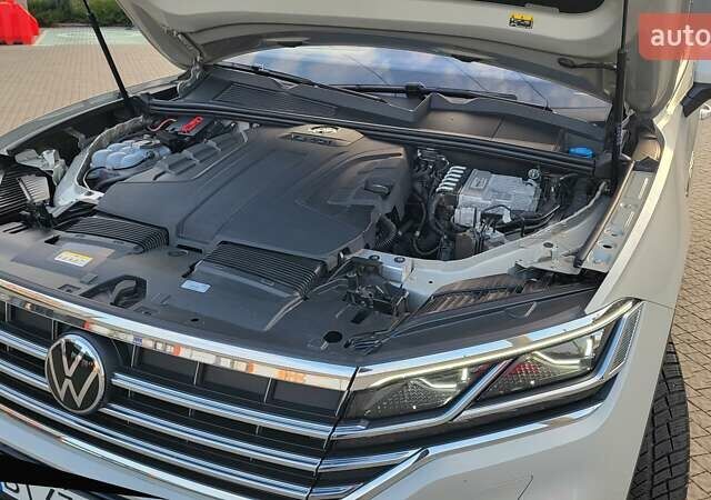 Бежевий Фольксваген Туарег, об'ємом двигуна 2.97 л та пробігом 128 тис. км за 53500 $, фото 74 на Automoto.ua