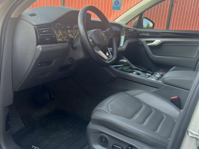 Бежевый Фольксваген Туарег, объемом двигателя 3 л и пробегом 127 тыс. км за 52500 $, фото 6 на Automoto.ua