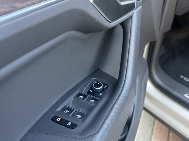 Бежевый Фольксваген Туарег, объемом двигателя 3 л и пробегом 127 тыс. км за 52500 $, фото 9 на Automoto.ua