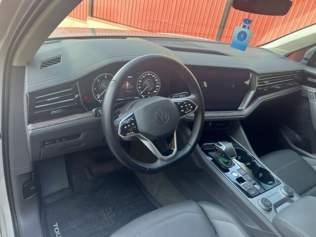 Бежевый Фольксваген Туарег, объемом двигателя 3 л и пробегом 127 тыс. км за 52500 $, фото 7 на Automoto.ua