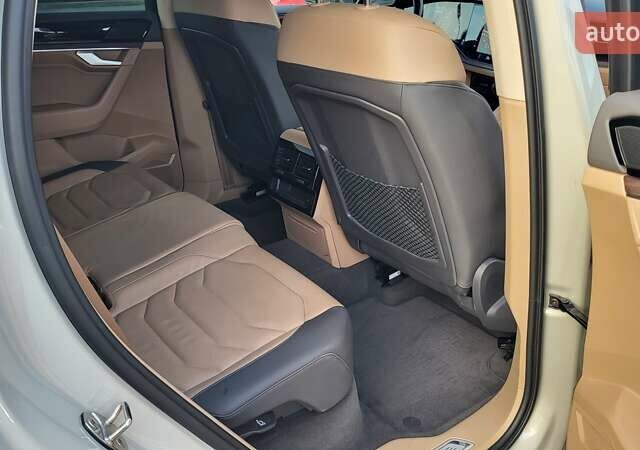 Бежевий Фольксваген Туарег, об'ємом двигуна 2.97 л та пробігом 128 тис. км за 53500 $, фото 59 на Automoto.ua