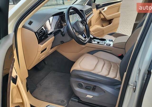 Бежевий Фольксваген Туарег, об'ємом двигуна 2.97 л та пробігом 128 тис. км за 53500 $, фото 36 на Automoto.ua