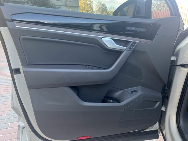 Бежевый Фольксваген Туарег, объемом двигателя 3 л и пробегом 127 тыс. км за 52500 $, фото 8 на Automoto.ua