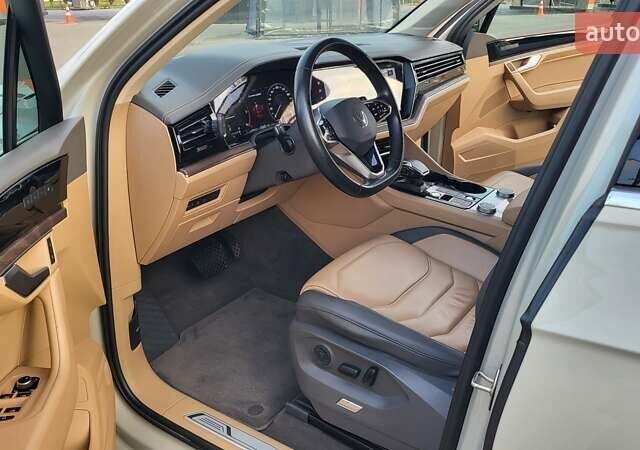 Бежевий Фольксваген Туарег, об'ємом двигуна 2.97 л та пробігом 128 тис. км за 53500 $, фото 35 на Automoto.ua