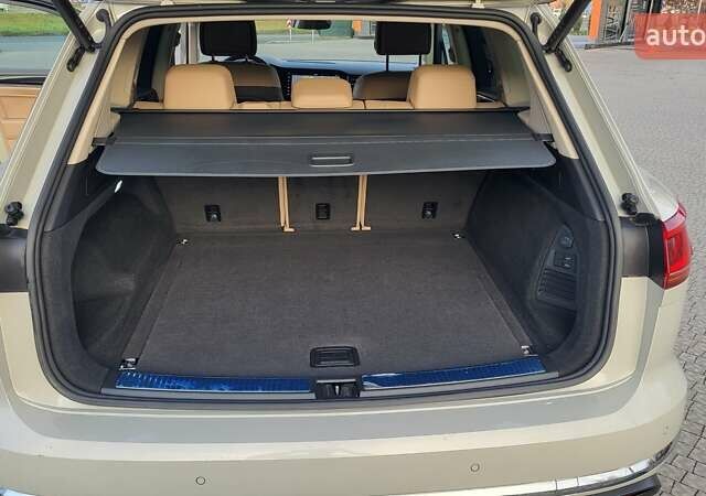 Бежевий Фольксваген Туарег, об'ємом двигуна 2.97 л та пробігом 128 тис. км за 53500 $, фото 80 на Automoto.ua