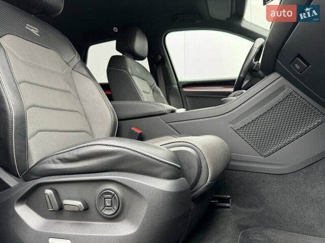 Бежевый Фольксваген Туарег, объемом двигателя 2.99 л и пробегом 9 тыс. км за 77000 $, фото 41 на Automoto.ua