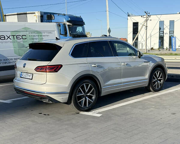 Бежевий Фольксваген Туарег, об'ємом двигуна 2.97 л та пробігом 265 тис. км за 48000 $, фото 3 на Automoto.ua