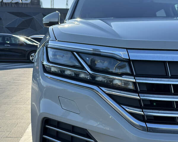 Бежевий Фольксваген Туарег, об'ємом двигуна 2.97 л та пробігом 265 тис. км за 48000 $, фото 15 на Automoto.ua