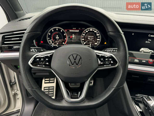 Бежевый Фольксваген Туарег, объемом двигателя 2.99 л и пробегом 9 тыс. км за 77000 $, фото 27 на Automoto.ua