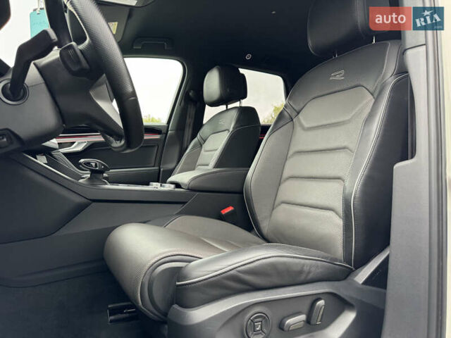 Бежевый Фольксваген Туарег, объемом двигателя 2.99 л и пробегом 9 тыс. км за 77000 $, фото 20 на Automoto.ua