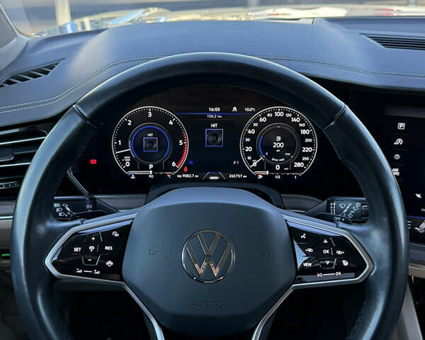 Бежевий Фольксваген Туарег, об'ємом двигуна 2.97 л та пробігом 265 тис. км за 48000 $, фото 13 на Automoto.ua