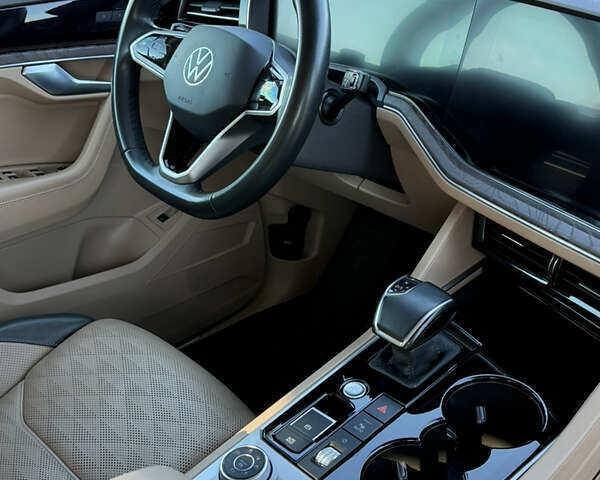 Бежевий Фольксваген Туарег, об'ємом двигуна 2.97 л та пробігом 265 тис. км за 48000 $, фото 10 на Automoto.ua