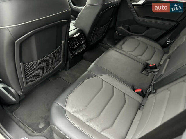 Бежевый Фольксваген Туарег, объемом двигателя 2.99 л и пробегом 9 тыс. км за 77000 $, фото 31 на Automoto.ua