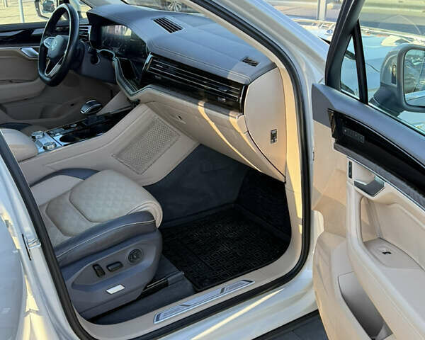 Бежевий Фольксваген Туарег, об'ємом двигуна 2.97 л та пробігом 265 тис. км за 48000 $, фото 9 на Automoto.ua