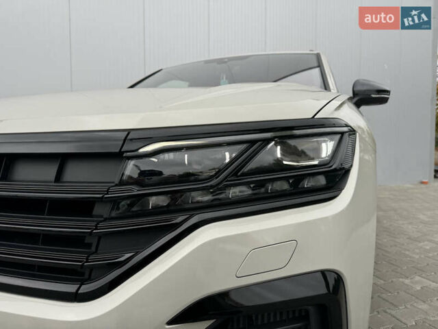 Бежевый Фольксваген Туарег, объемом двигателя 2.99 л и пробегом 9 тыс. км за 77000 $, фото 7 на Automoto.ua