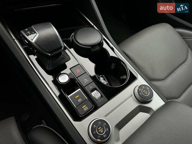 Бежевый Фольксваген Туарег, объемом двигателя 2.99 л и пробегом 9 тыс. км за 77000 $, фото 30 на Automoto.ua