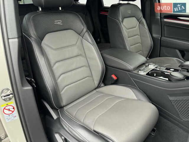 Бежевый Фольксваген Туарег, объемом двигателя 2.99 л и пробегом 9 тыс. км за 77000 $, фото 40 на Automoto.ua