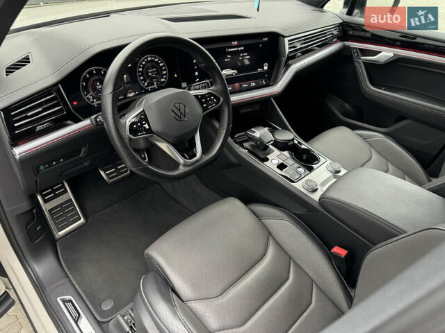 Бежевый Фольксваген Туарег, объемом двигателя 2.99 л и пробегом 9 тыс. км за 77000 $, фото 19 на Automoto.ua