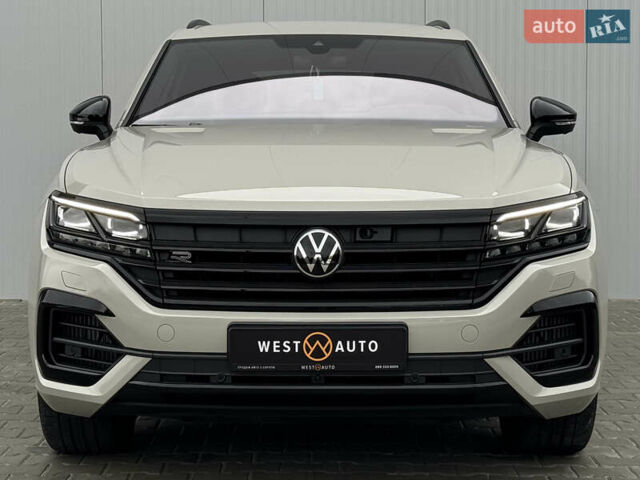 Бежевый Фольксваген Туарег, объемом двигателя 2.99 л и пробегом 9 тыс. км за 77000 $, фото 1 на Automoto.ua