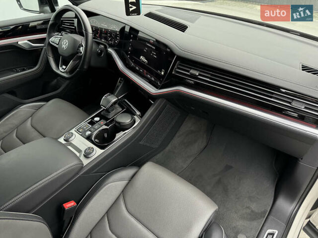 Бежевый Фольксваген Туарег, объемом двигателя 2.99 л и пробегом 9 тыс. км за 77000 $, фото 39 на Automoto.ua