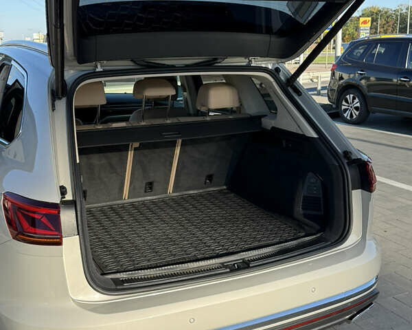 Бежевий Фольксваген Туарег, об'ємом двигуна 2.97 л та пробігом 265 тис. км за 48000 $, фото 21 на Automoto.ua