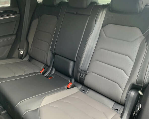 Бежевый Фольксваген Туарег, объемом двигателя 2.97 л и пробегом 27 тыс. км за 77000 $, фото 33 на Automoto.ua