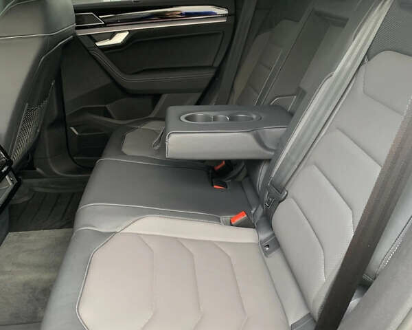 Бежевый Фольксваген Туарег, объемом двигателя 2.97 л и пробегом 27 тыс. км за 77000 $, фото 34 на Automoto.ua