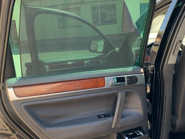 Черный Фольксваген Туарег, объемом двигателя 3.2 л и пробегом 270 тыс. км за 3475 $, фото 9 на Automoto.ua