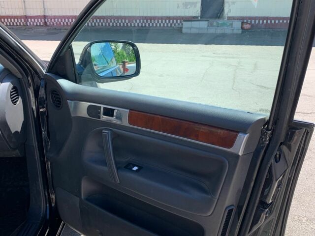 Черный Фольксваген Туарег, объемом двигателя 3.2 л и пробегом 270 тыс. км за 3475 $, фото 12 на Automoto.ua