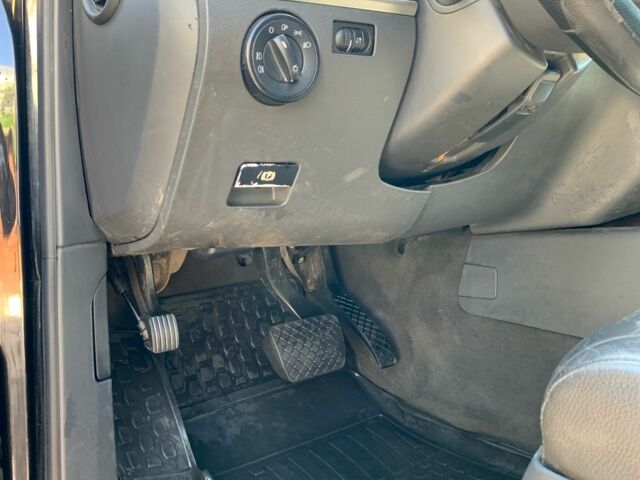 Черный Фольксваген Туарег, объемом двигателя 3.2 л и пробегом 270 тыс. км за 3475 $, фото 5 на Automoto.ua