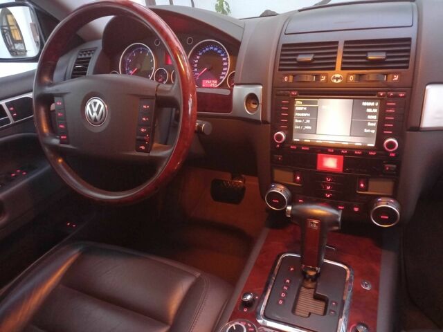 Черный Фольксваген Туарег, объемом двигателя 3.2 л и пробегом 204 тыс. км за 8100 $, фото 2 на Automoto.ua