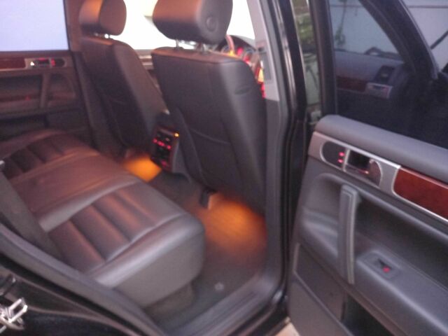 Черный Фольксваген Туарег, объемом двигателя 3.2 л и пробегом 204 тыс. км за 8100 $, фото 4 на Automoto.ua