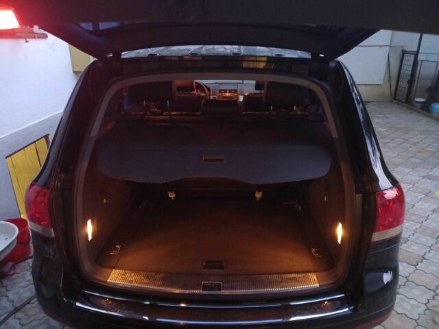 Черный Фольксваген Туарег, объемом двигателя 3.2 л и пробегом 204 тыс. км за 8100 $, фото 10 на Automoto.ua