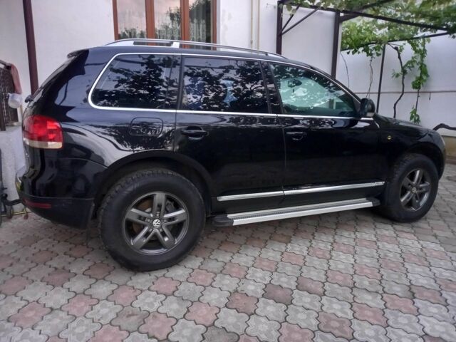 Черный Фольксваген Туарег, объемом двигателя 3.2 л и пробегом 204 тыс. км за 8100 $, фото 1 на Automoto.ua