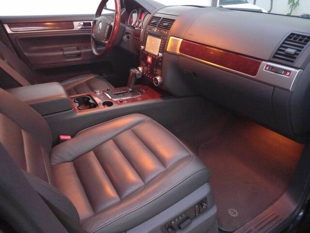 Черный Фольксваген Туарег, объемом двигателя 3.2 л и пробегом 204 тыс. км за 8100 $, фото 3 на Automoto.ua