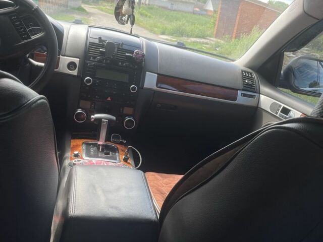 Черный Фольксваген Туарег, объемом двигателя 2.5 л и пробегом 338 тыс. км за 8500 $, фото 7 на Automoto.ua