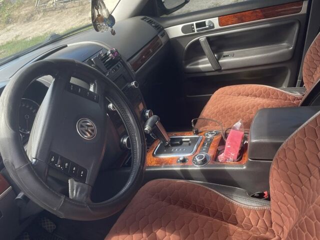 Черный Фольксваген Туарег, объемом двигателя 2.5 л и пробегом 338 тыс. км за 8500 $, фото 6 на Automoto.ua