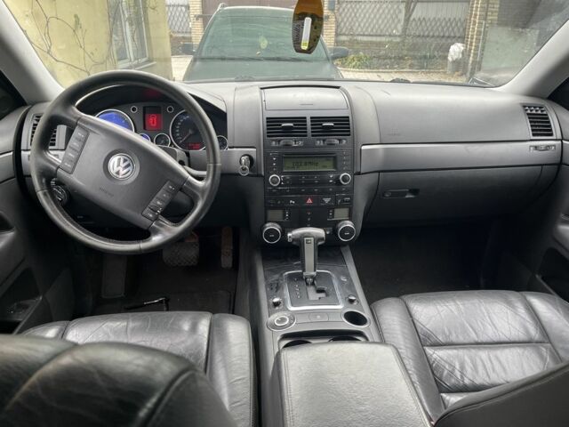 Черный Фольксваген Туарег, объемом двигателя 3 л и пробегом 370 тыс. км за 3550 $, фото 6 на Automoto.ua