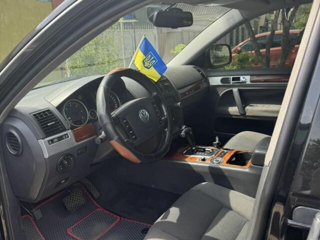 Черный Фольксваген Туарег, объемом двигателя 2.5 л и пробегом 280 тыс. км за 5000 $, фото 4 на Automoto.ua