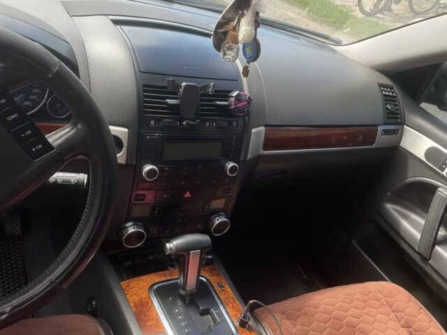 Черный Фольксваген Туарег, объемом двигателя 2.5 л и пробегом 338 тыс. км за 8500 $, фото 5 на Automoto.ua