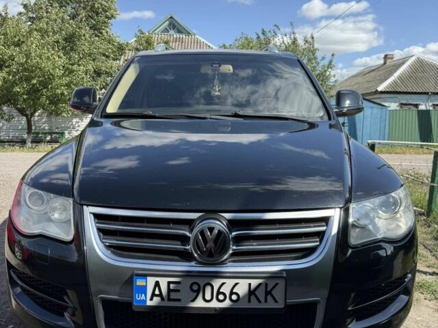 Черный Фольксваген Туарег, объемом двигателя 3 л и пробегом 330 тыс. км за 10500 $, фото 1 на Automoto.ua