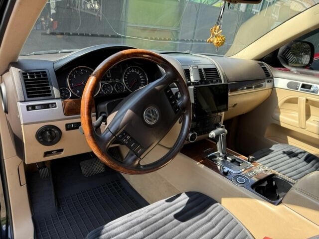 Черный Фольксваген Туарег, объемом двигателя 3 л и пробегом 330 тыс. км за 10500 $, фото 4 на Automoto.ua