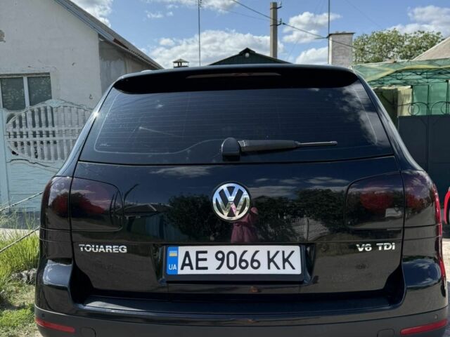 Черный Фольксваген Туарег, объемом двигателя 3 л и пробегом 330 тыс. км за 10500 $, фото 2 на Automoto.ua