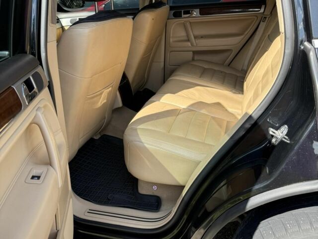 Черный Фольксваген Туарег, объемом двигателя 3 л и пробегом 330 тыс. км за 10500 $, фото 6 на Automoto.ua